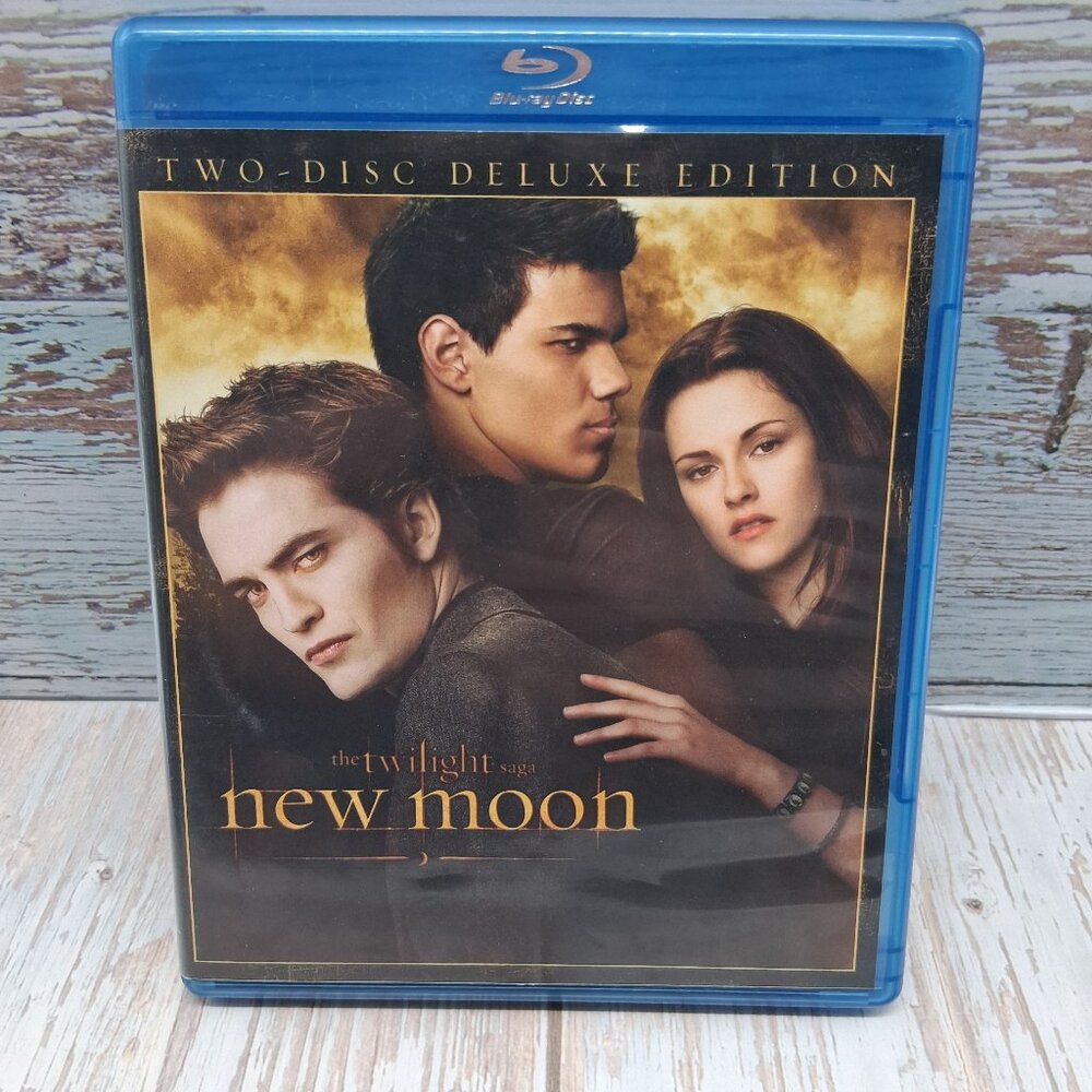 The Twilight Saga New Moon (2009 Blu-ray) 2-disc deluxe edition pg-13 region A